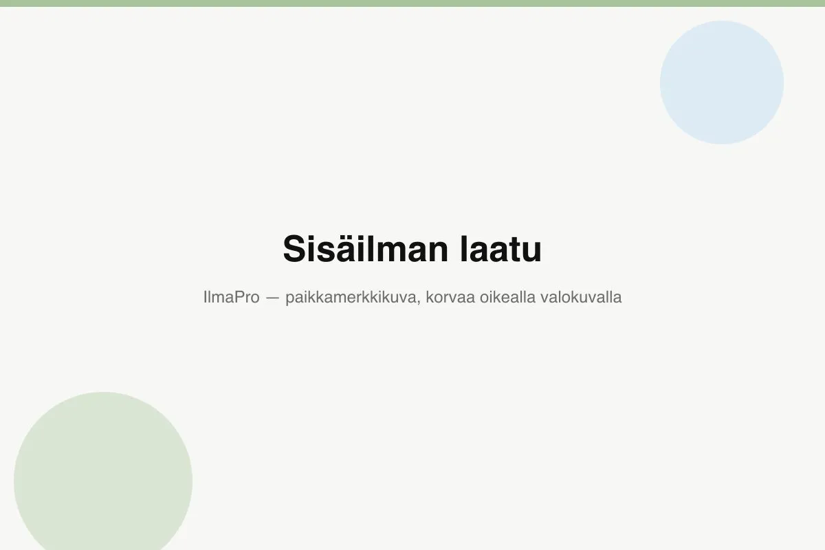 Valoisa, skandinaavistyylinen olohuone jossa ikkunasta paistaa aamuaurinko